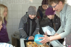 27.03.2013 Osterferienprogramm 2013 - Brotbacken